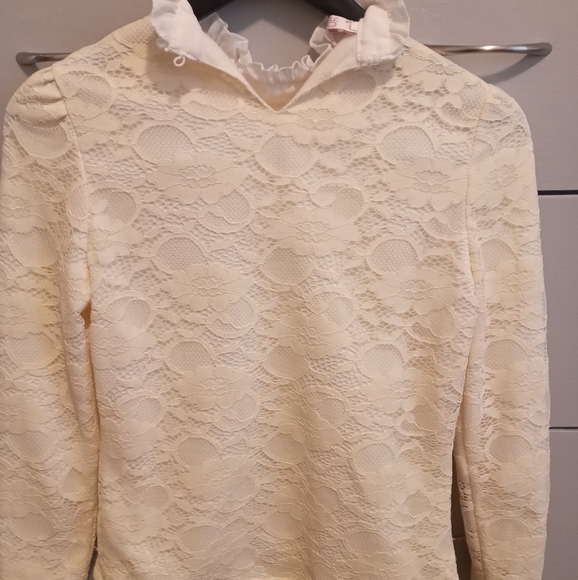 Lovely Blouse with Lace - Picture 5 of 8